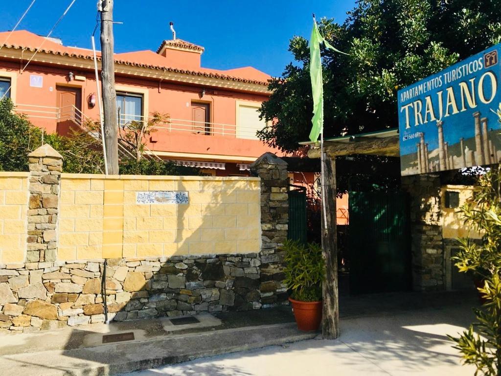 Apartamentos Turisticos Trajano Bolonia Exterior photo