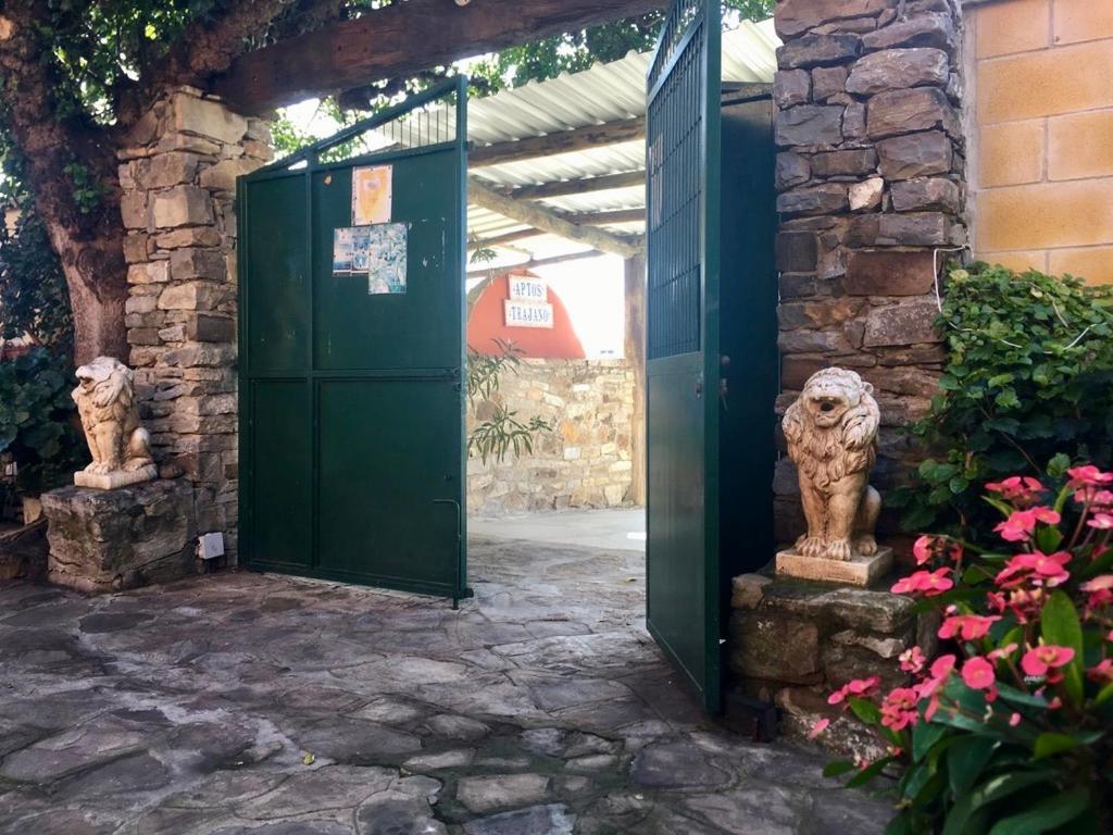 Apartamentos Turisticos Trajano Bolonia Exterior photo